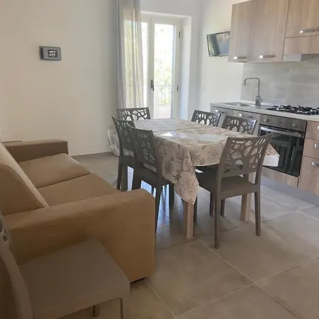 מלון דירות Alba 4*