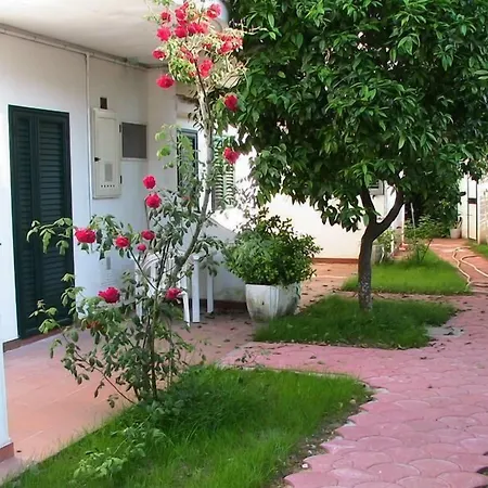 Alba מלון דירות 4*