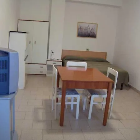 Ξενοδοχείο με διαμερίσματα Alba 4*